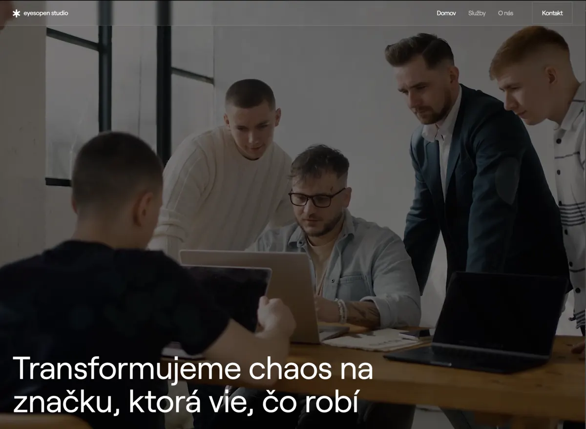 Úvodná stránka webu brandingového štúdia Eyes Open